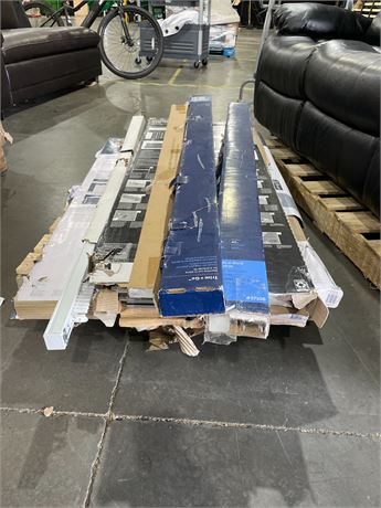 Pallet of Miscellaneous blinds and flooring