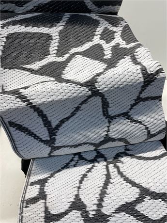 Floral Design Grey/White Outdoor Reversible Mat